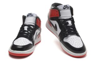 Nike Air Jordan 1 Retro черно-белые (40-44)