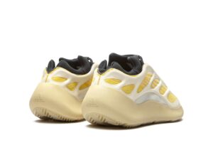 Adidas Yeezy Boost 700 V3 белые с желтым светящиеся (40-44)